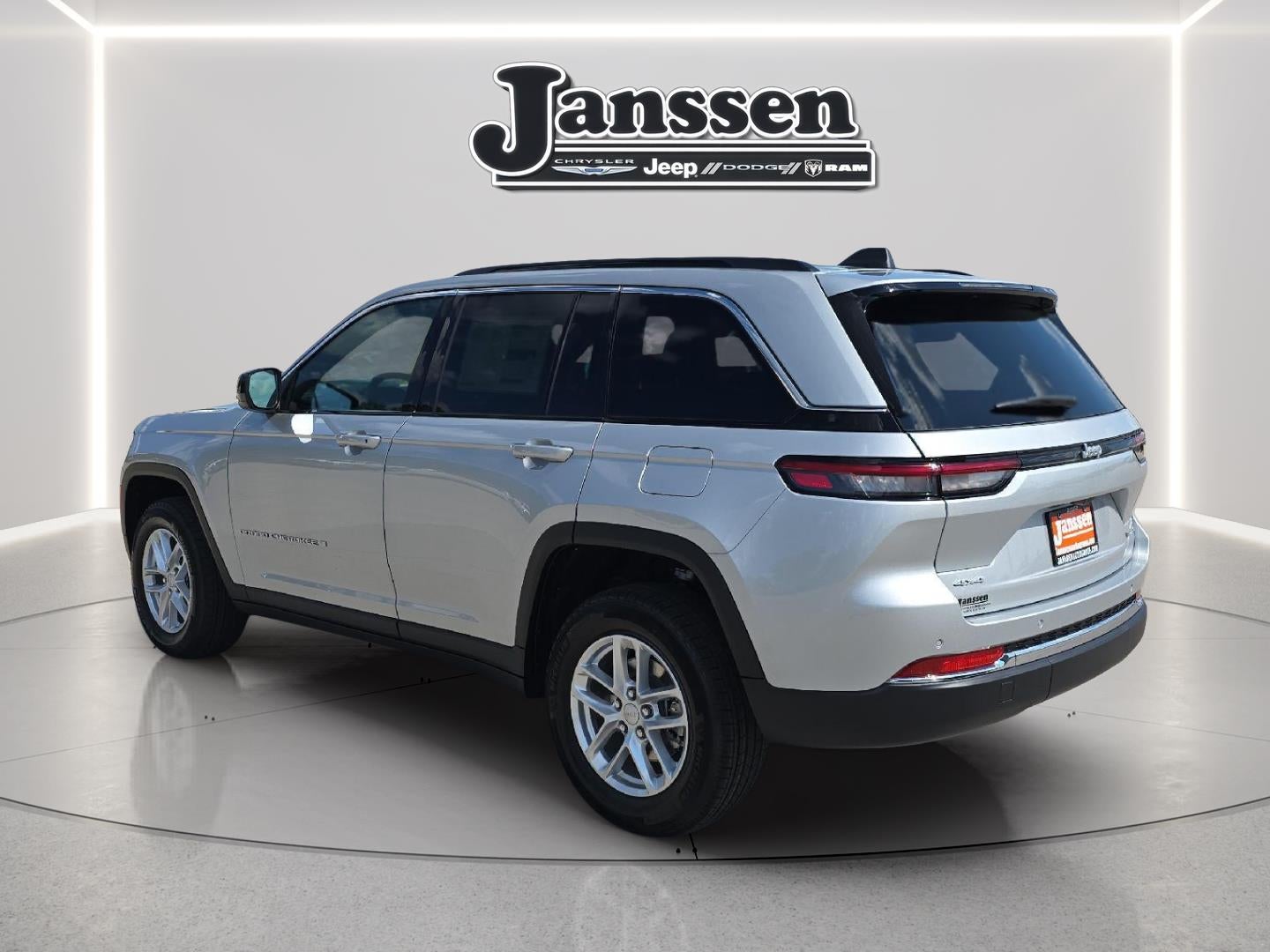 2026 Jeep Grand Cherokee GRAND CHEROKEE LAREDO 4X4