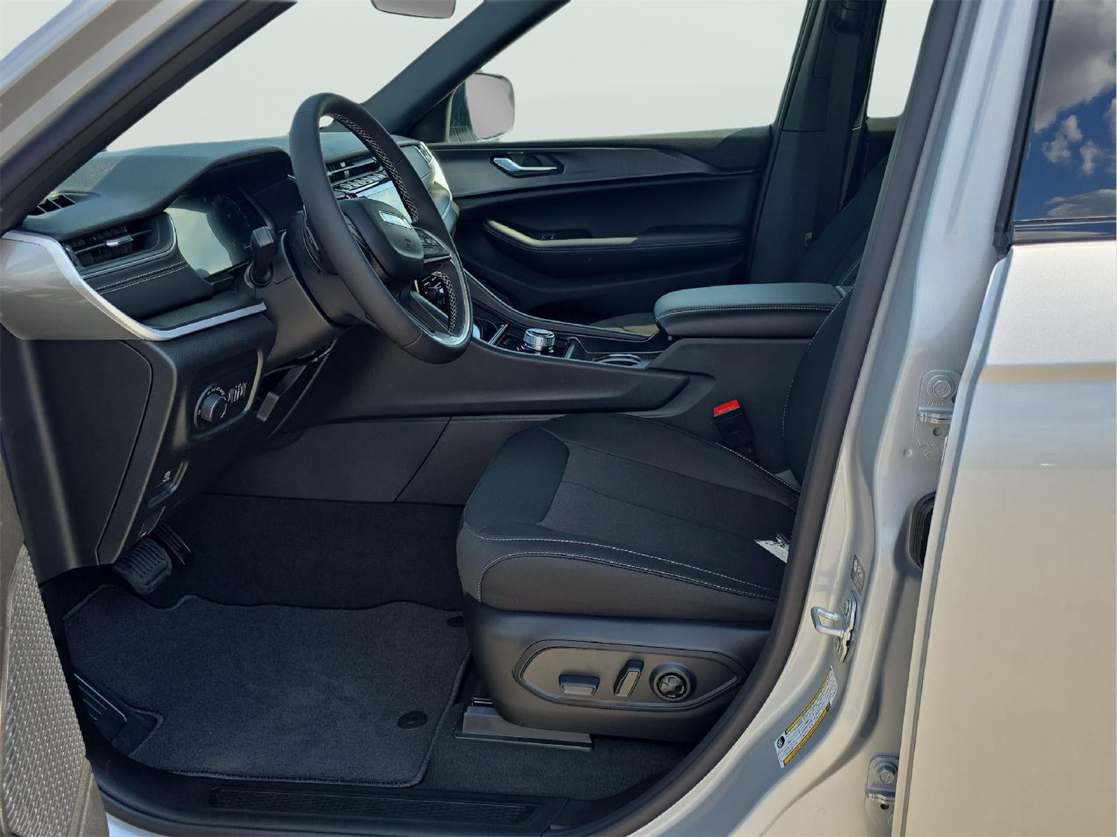 2026 Jeep Grand Cherokee GRAND CHEROKEE LAREDO 4X4