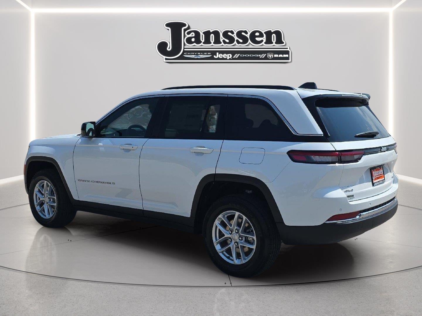 2026 Jeep Grand Cherokee GRAND CHEROKEE LAREDO 4X4