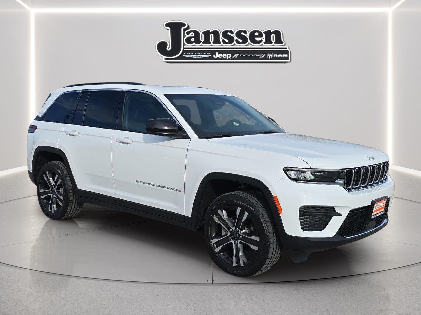 2027 Jeep Grand Cherokee GRAND CHEROKEE LAREDO X 4X4