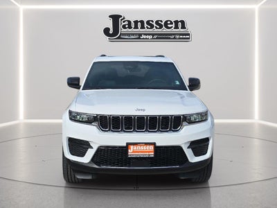 2027 Jeep Grand Cherokee GRAND CHEROKEE LAREDO X 4X4