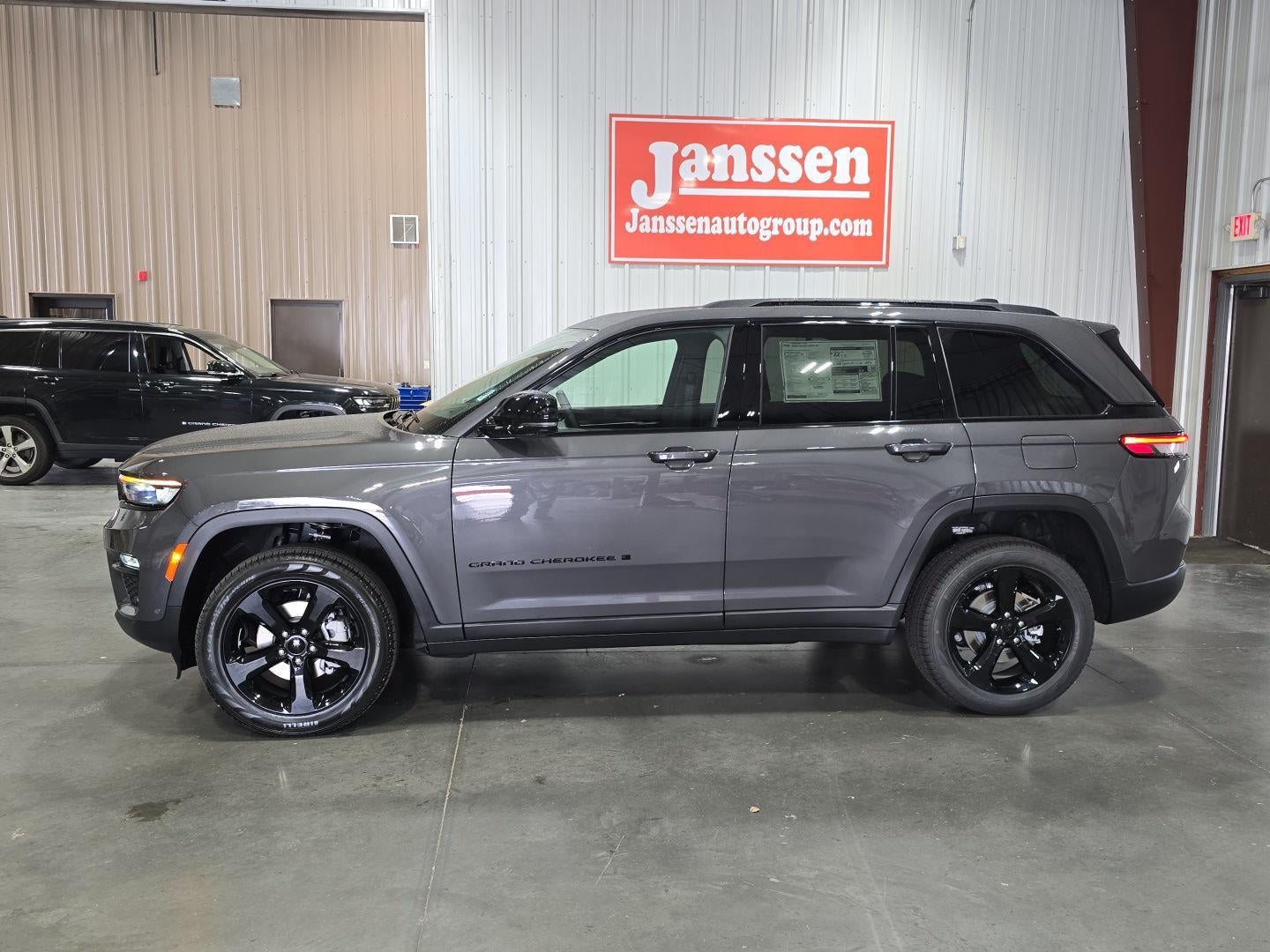 2025 Jeep Grand Cherokee GRAND CHEROKEE LIMITED 4X4