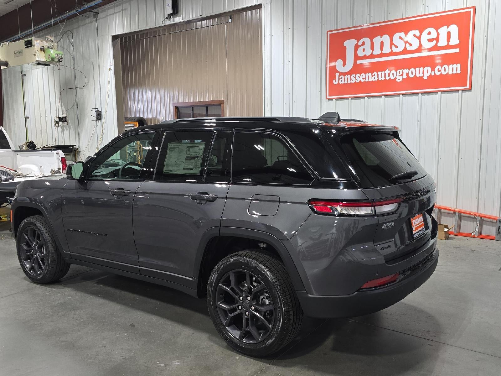 2025 Jeep Grand Cherokee GRAND CHEROKEE LIMITED 4X4