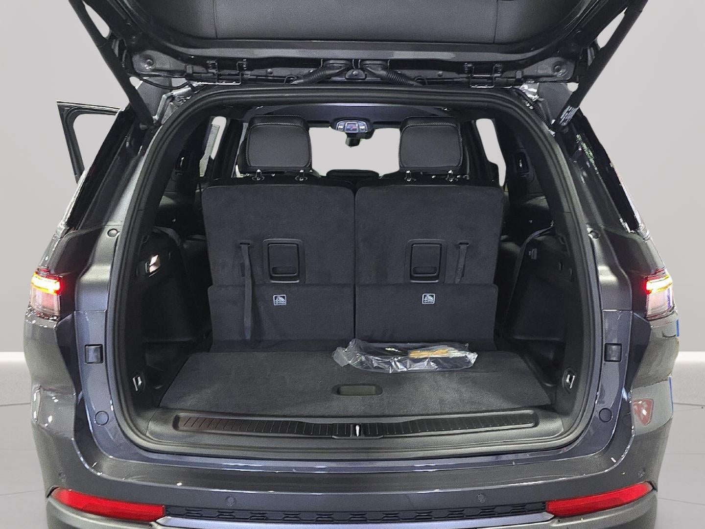 2026 Jeep Grand Cherokee L GRAND CHEROKEE L LAREDO ALTITUDE 4X4