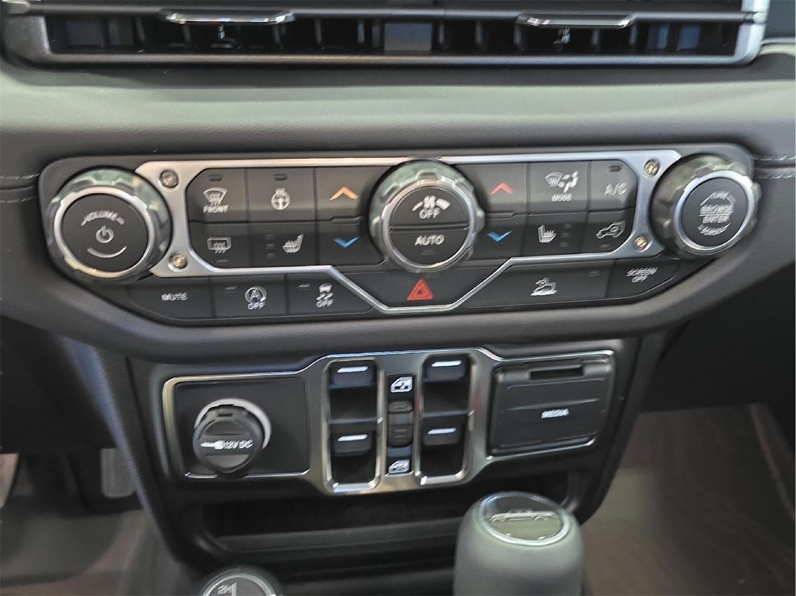 2026 Jeep Gladiator GLADIATOR SAHARA 4X4