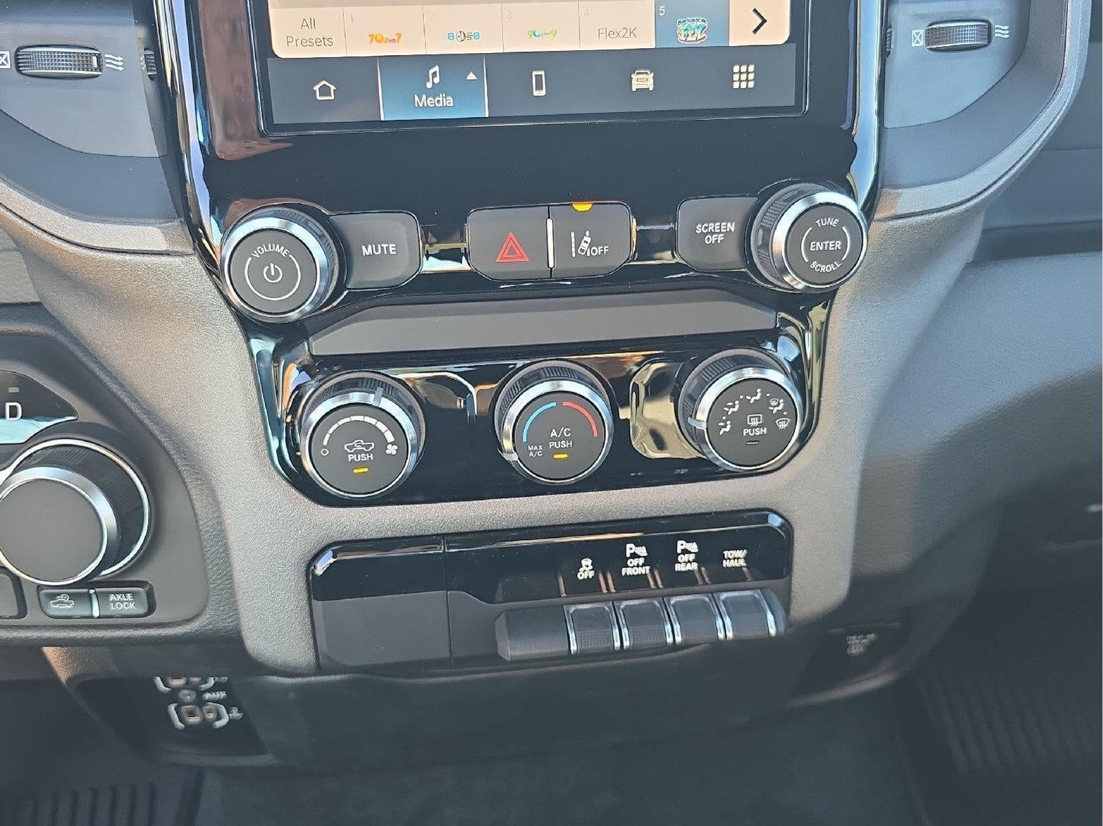 2027 RAM 1500 RAM 1500 WARLOCK CREW CAB 4X4 5'7' BOX