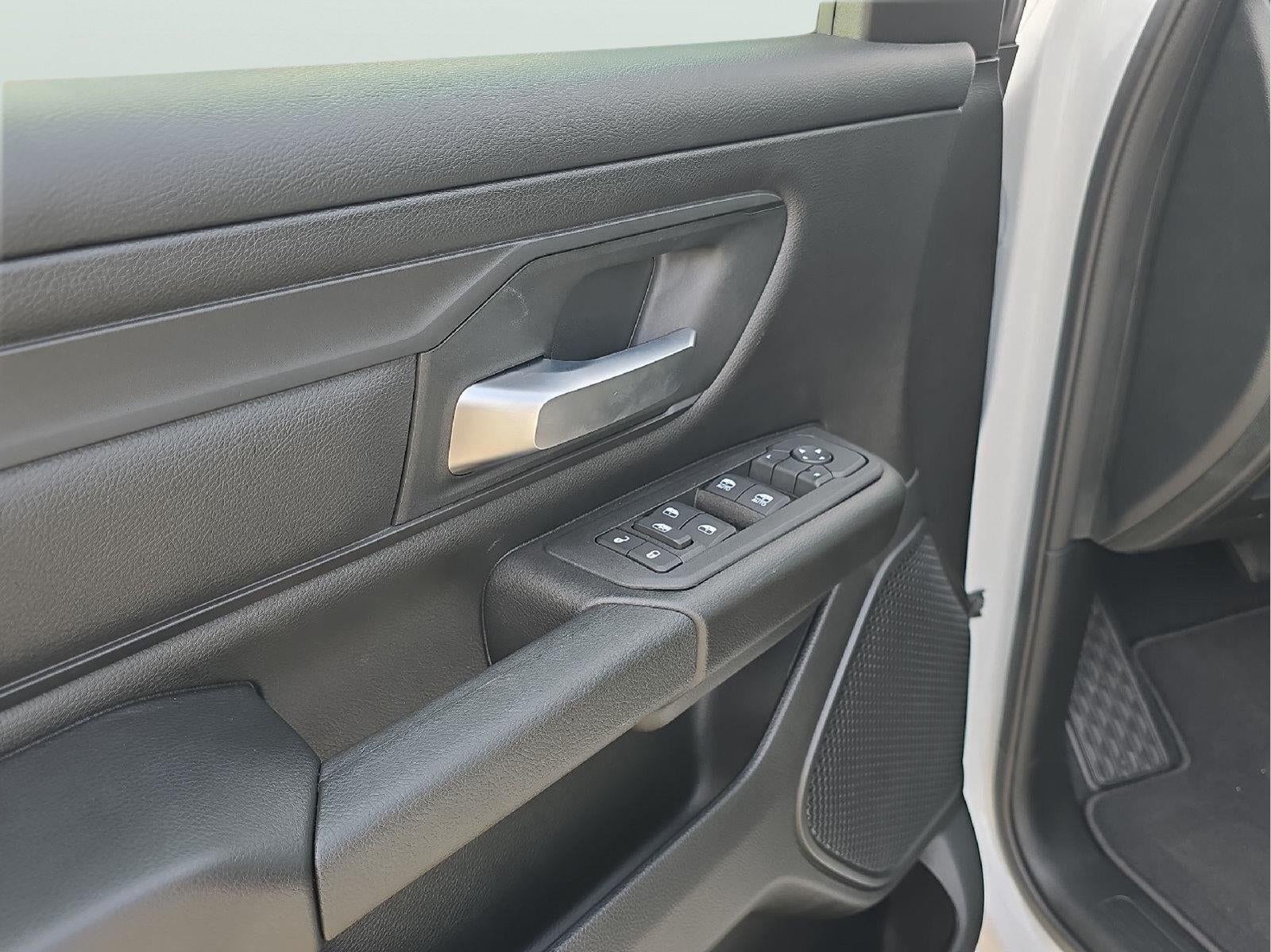 2026 RAM 1500 RAM 1500 EXPRESS CREW CAB 4X4 5'7' BOX