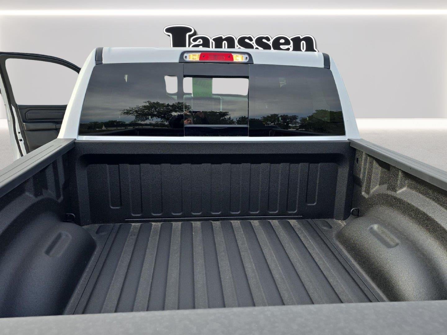 2026 RAM 1500 RAM 1500 EXPRESS CREW CAB 4X4 5'7' BOX