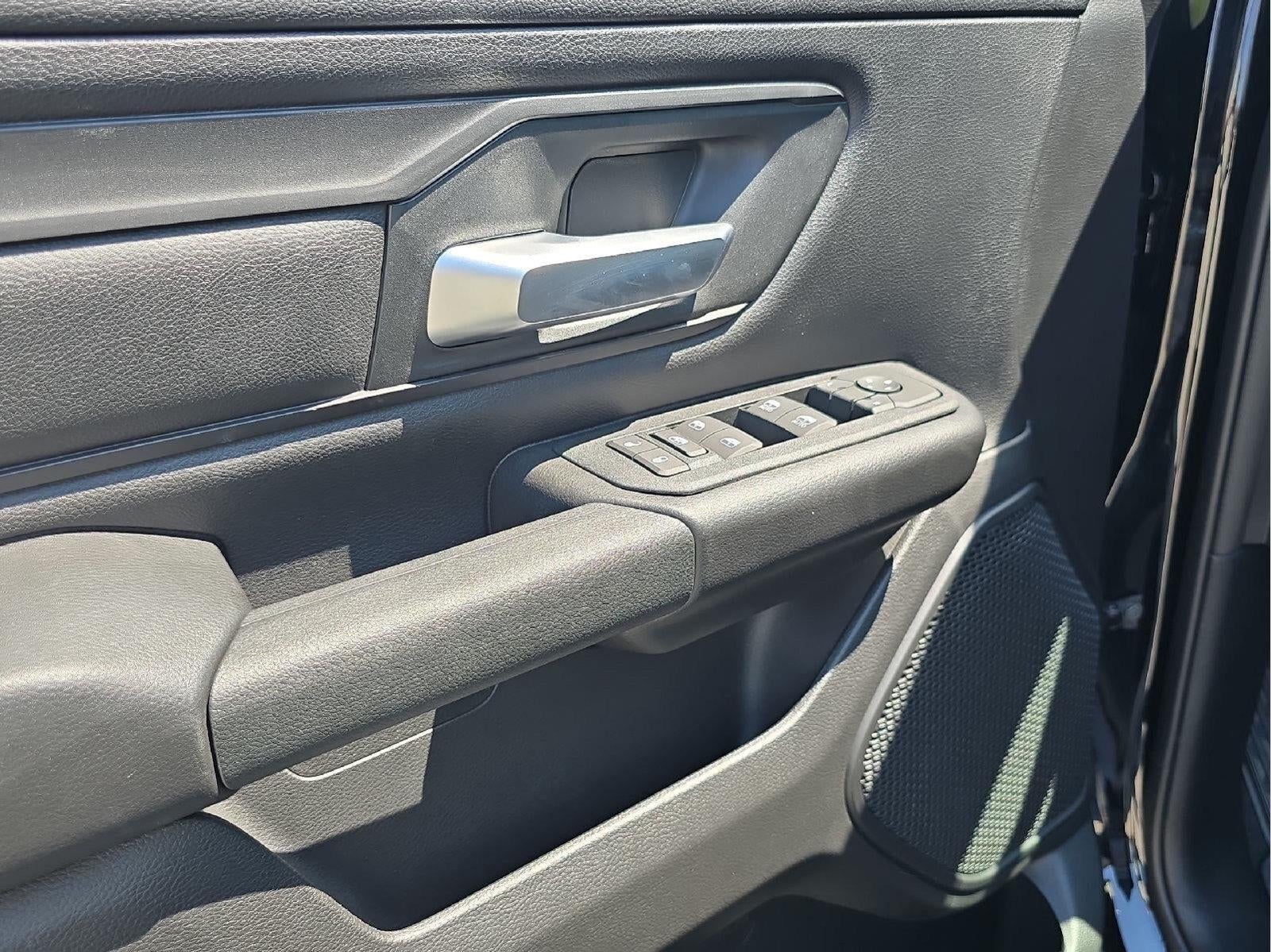 2026 RAM 1500 RAM 1500 EXPRESS CREW CAB 4X4 5'7' BOX