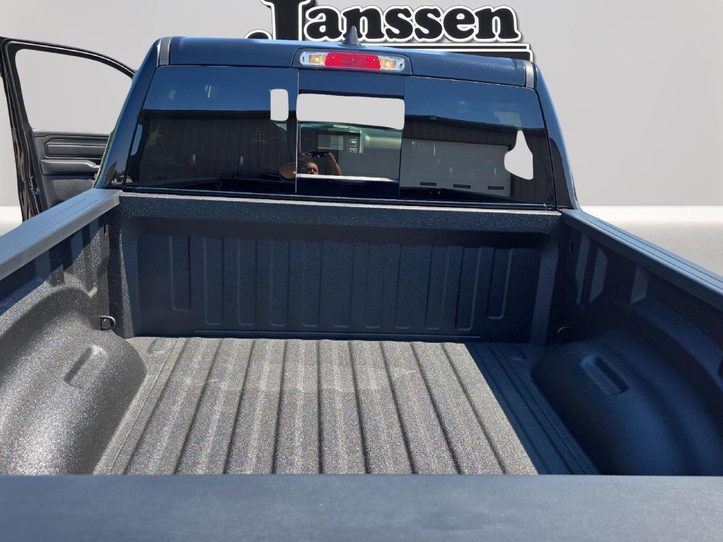 2026 RAM 1500 RAM 1500 EXPRESS CREW CAB 4X4 5'7' BOX