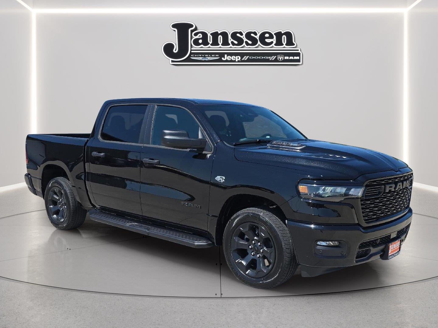 2026 RAM 1500 RAM 1500 EXPRESS CREW CAB 4X4 5'7' BOX