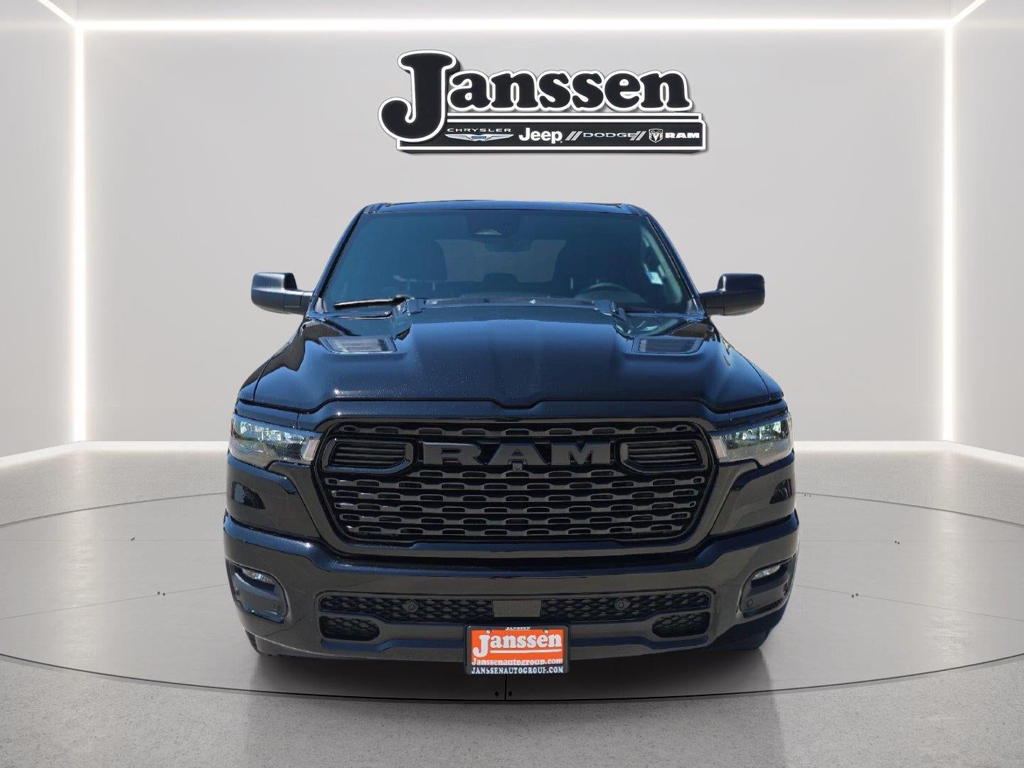 2026 RAM 1500 RAM 1500 EXPRESS CREW CAB 4X4 5'7' BOX