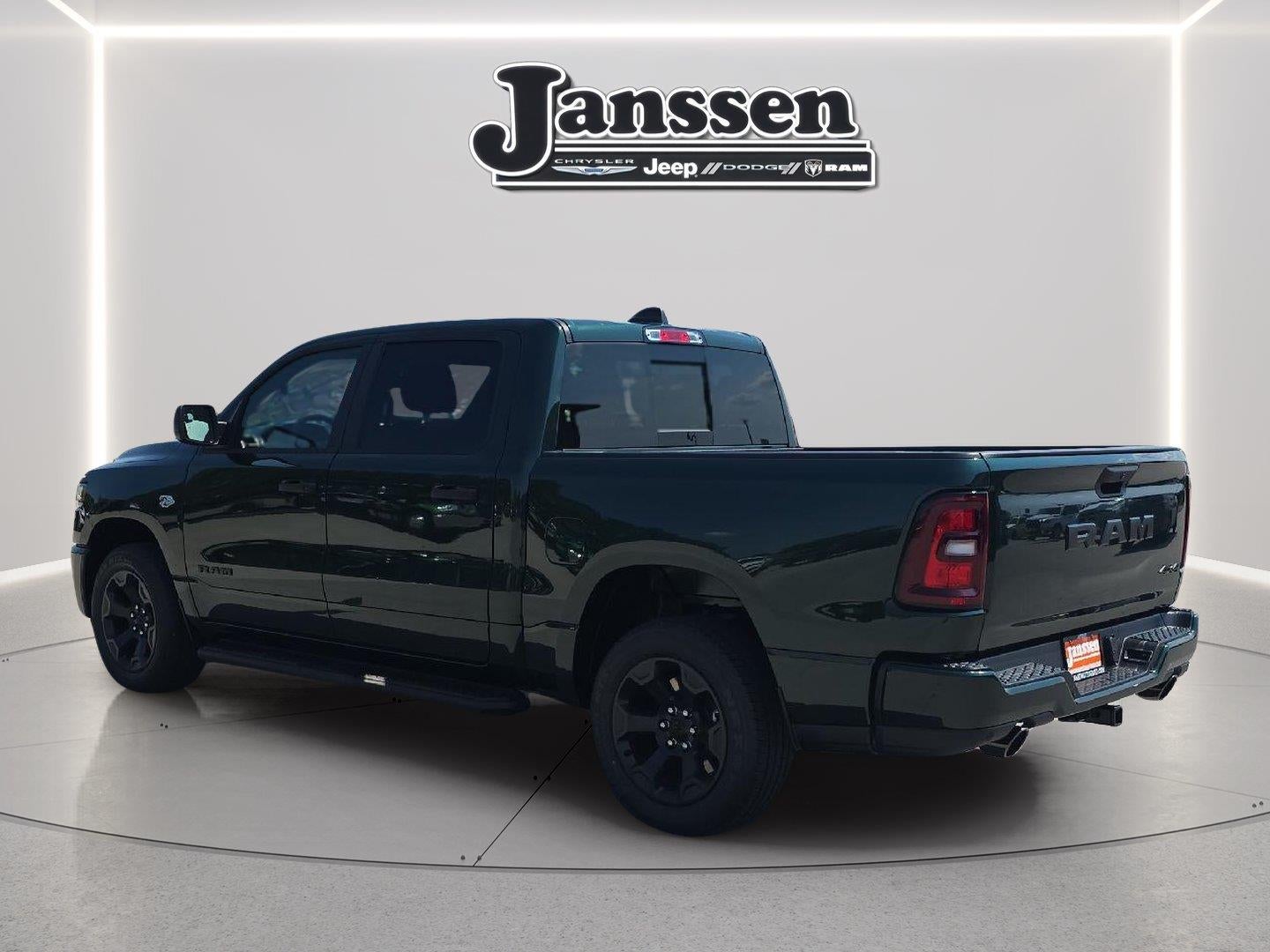 2026 RAM 1500 RAM 1500 EXPRESS CREW CAB 4X4 5'7' BOX