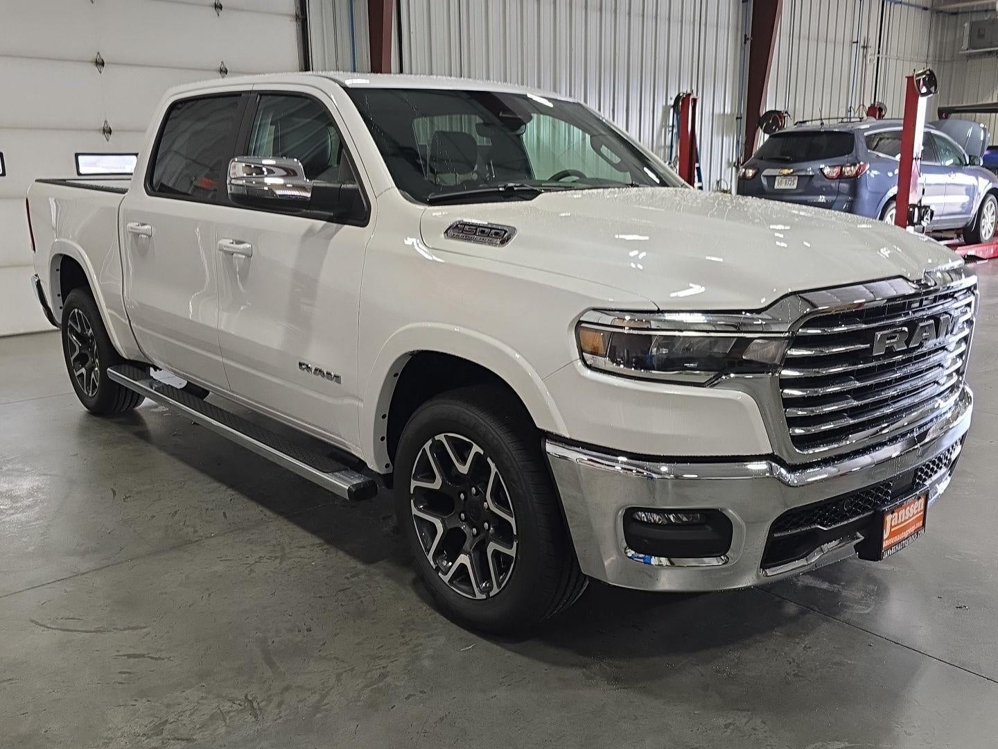 2026 RAM 1500 RAM 1500 LARAMIE CREW CAB 4X4 5'7' BOX
