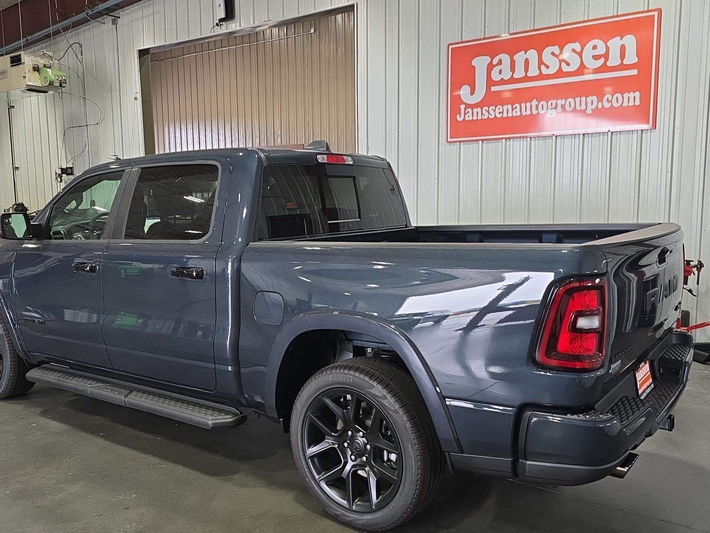 2026 RAM 1500 RAM 1500 LARAMIE CREW CAB 4X4 5'7' BOX