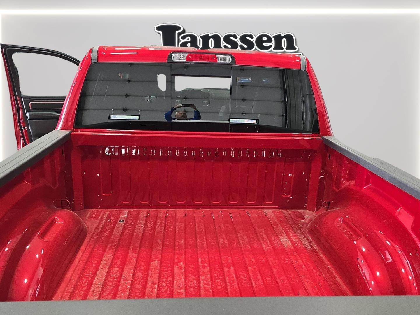 2026 RAM 1500 RAM 1500 LARAMIE CREW CAB 4X4 5'7' BOX
