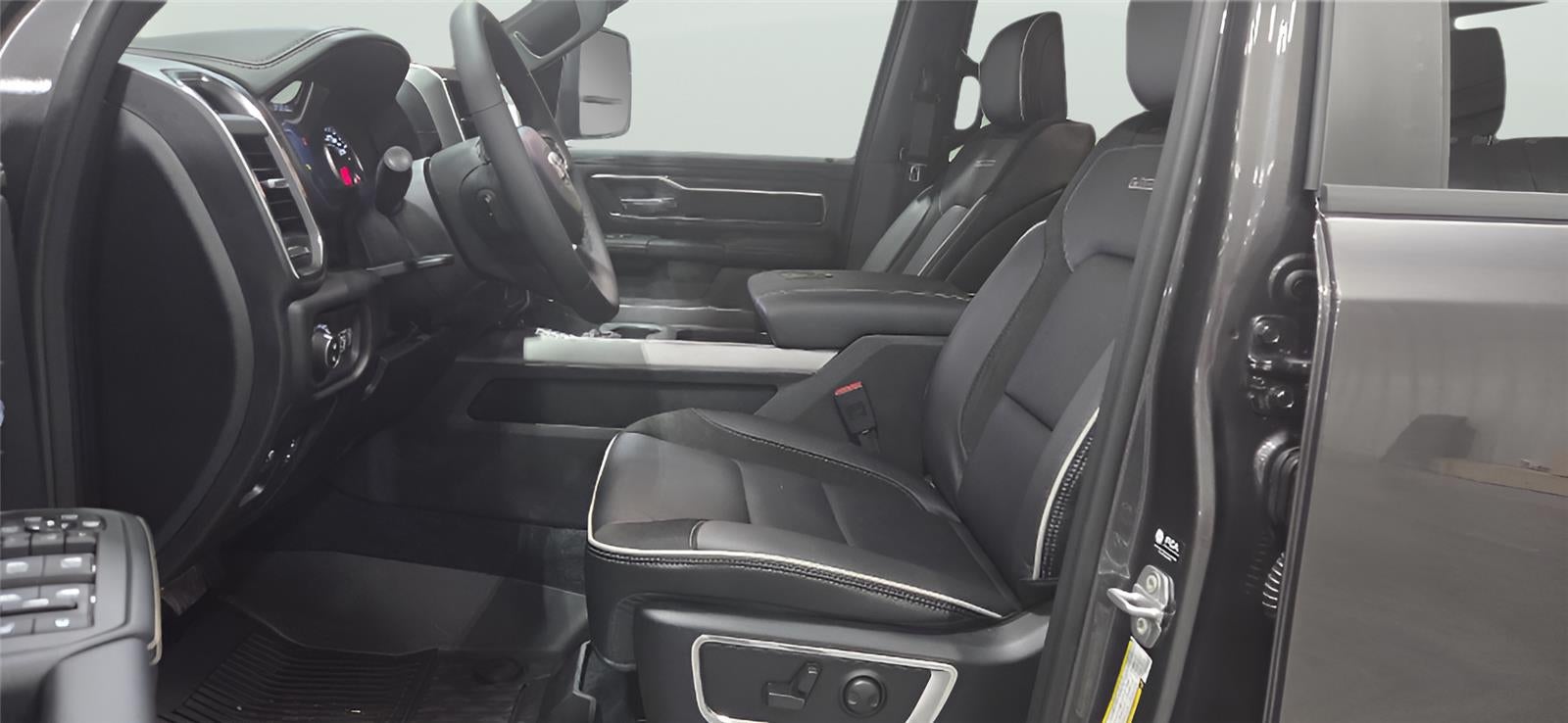 2026 RAM 1500 RAM 1500 LARAMIE CREW CAB 4X4 6'4' BOX