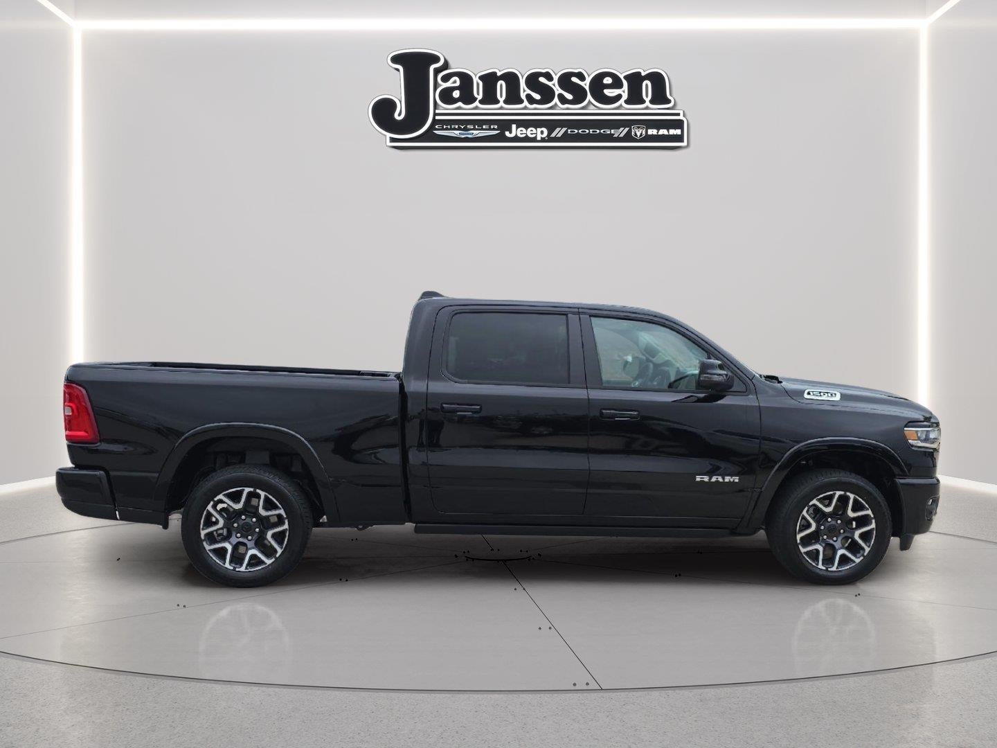 2026 RAM 1500 RAM 1500 LARAMIE CREW CAB 4X4 6'4' BOX