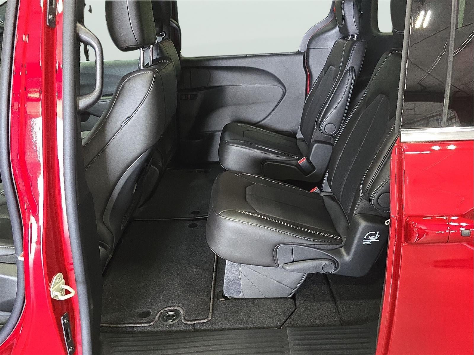 2027 Chrysler Pacifica PACIFICA SELECT AWD