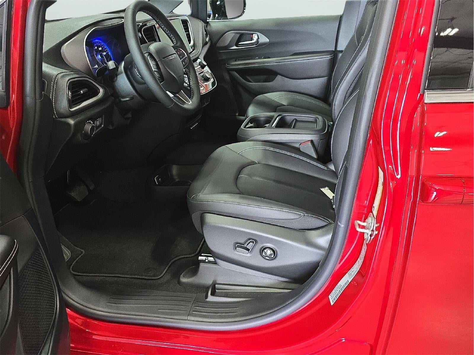 2027 Chrysler Pacifica PACIFICA SELECT AWD