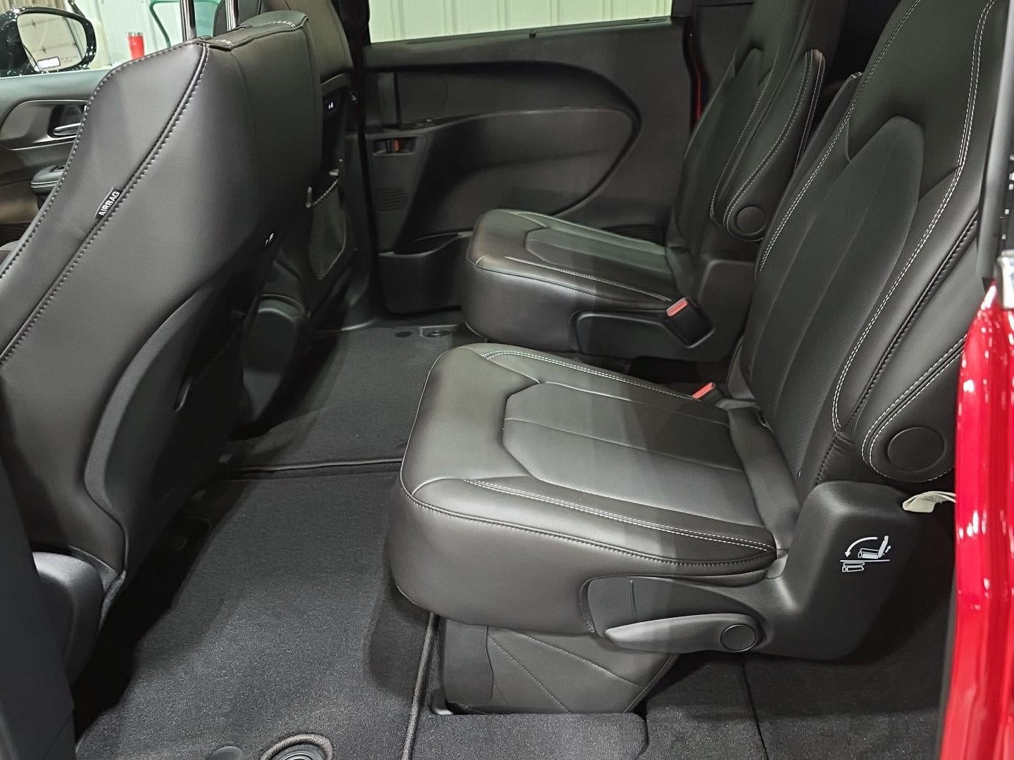 2026 Chrysler Pacifica PACIFICA SELECT AWD