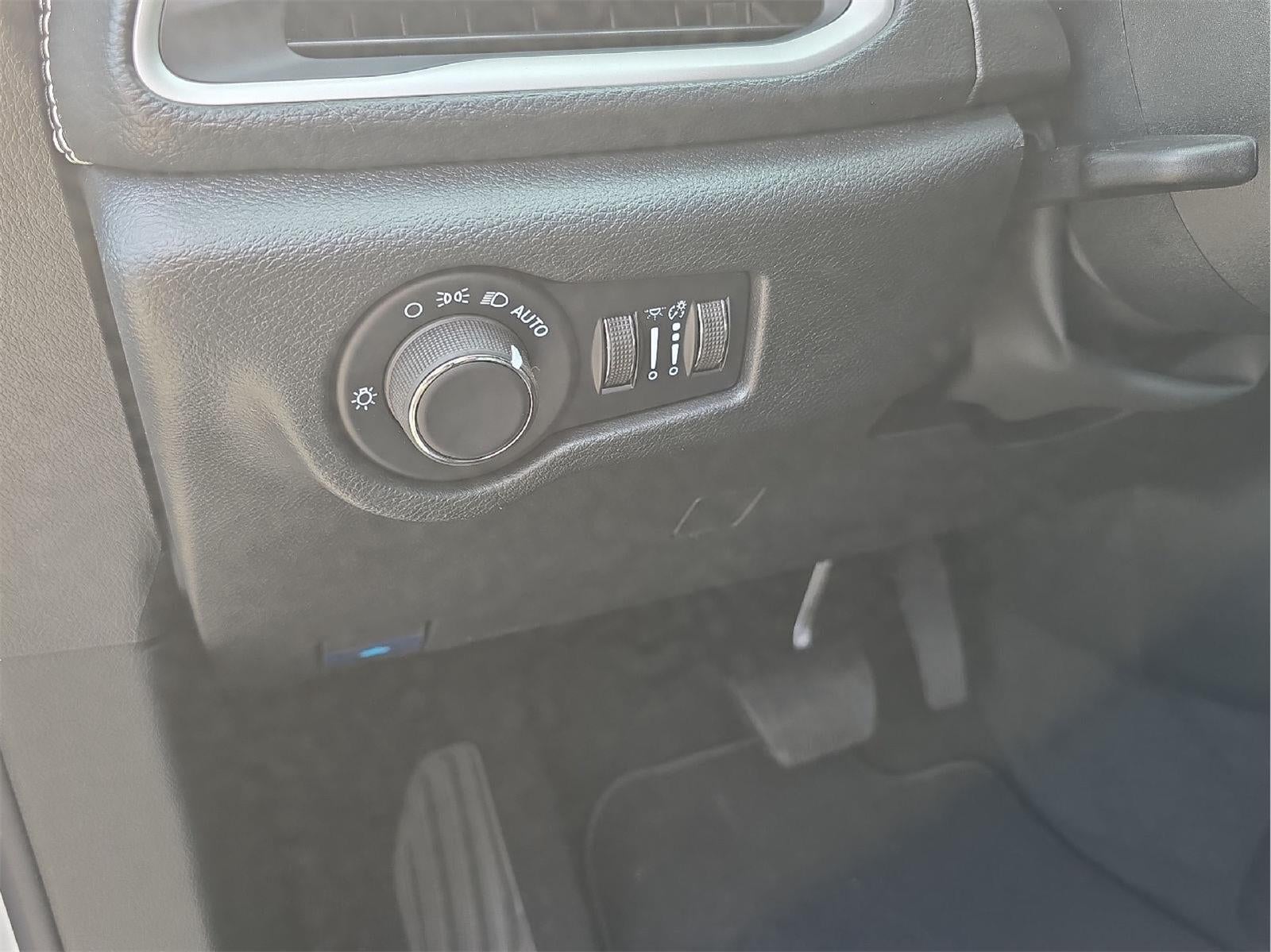 2027 Chrysler Pacifica PACIFICA SELECT AWD