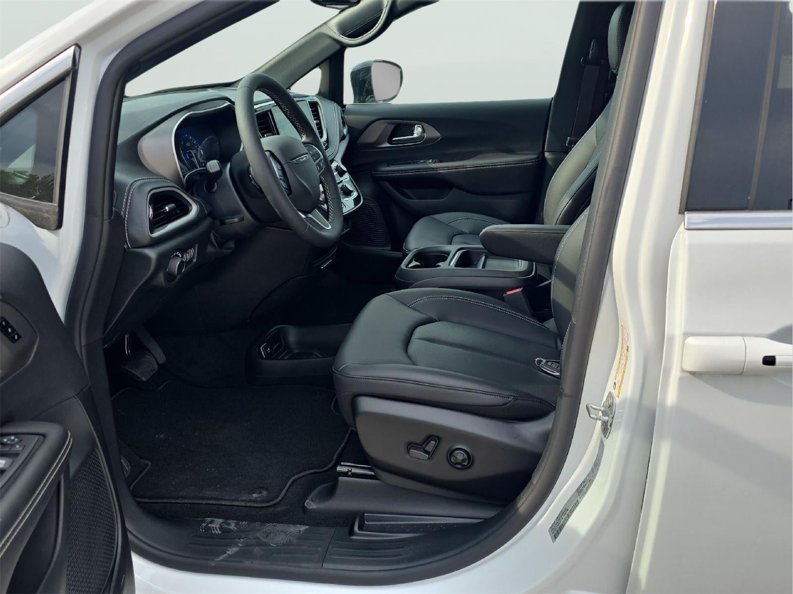 2027 Chrysler Pacifica PACIFICA SELECT AWD