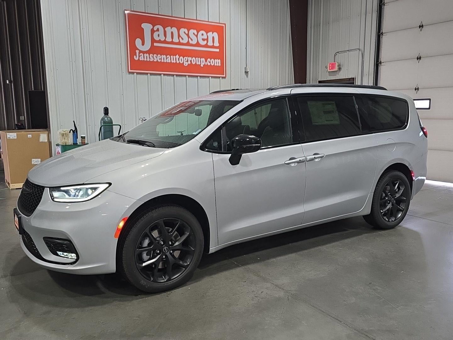 2026 Chrysler Pacifica PACIFICA LIMITED AWD