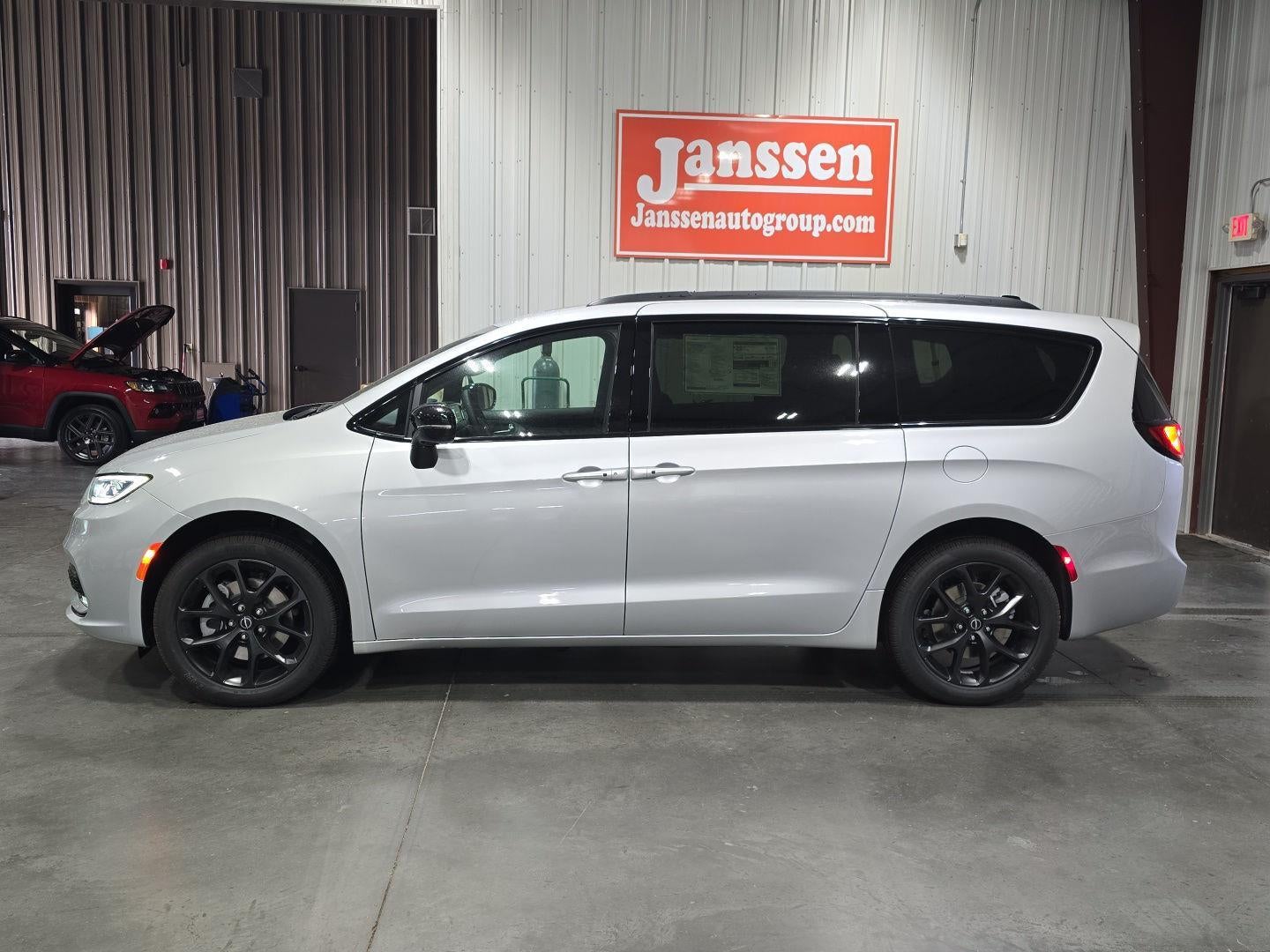 2026 Chrysler Pacifica PACIFICA LIMITED AWD