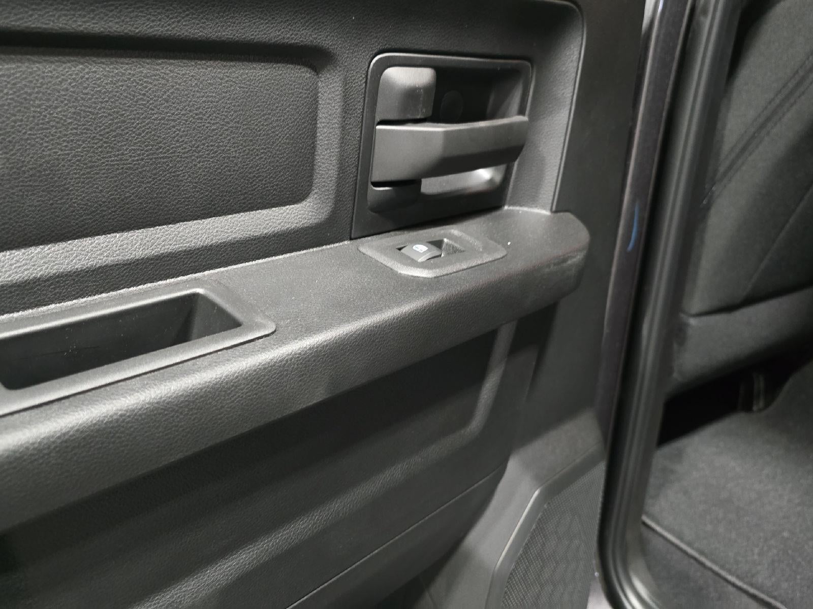 2026 RAM 3500 RAM 3500 TRADESMAN CREW CAB 4X4 6'4' BOX