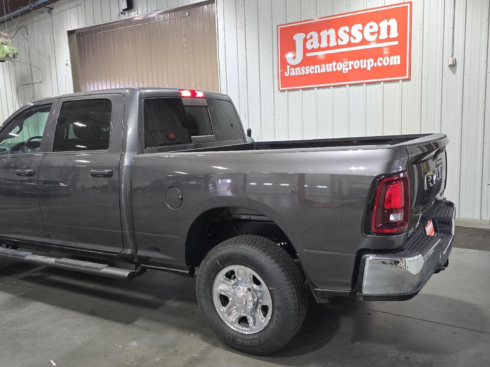 2026 RAM 3500 RAM 3500 TRADESMAN CREW CAB 4X4 6'4' BOX