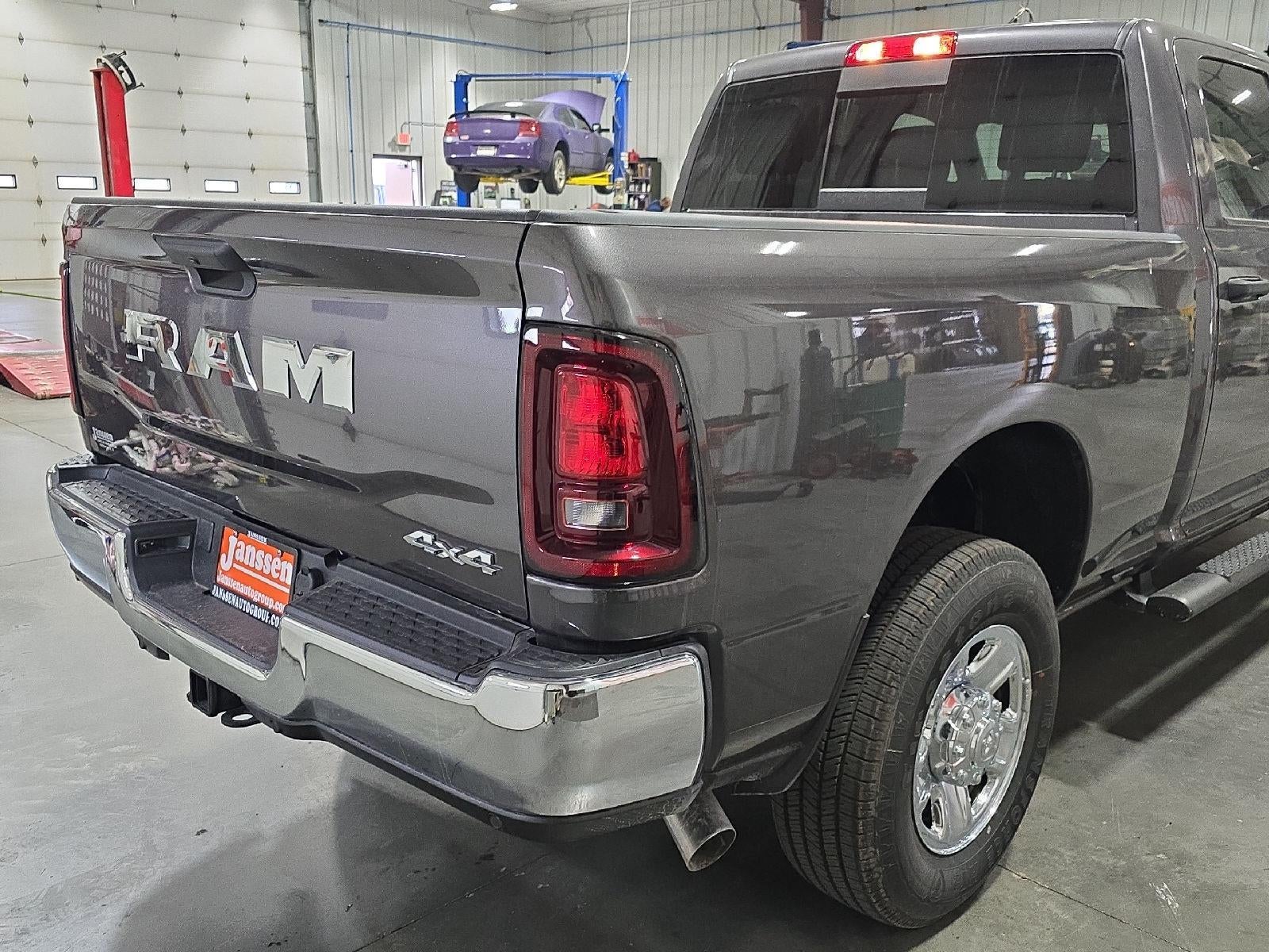 2026 RAM 3500 RAM 3500 TRADESMAN CREW CAB 4X4 6'4' BOX