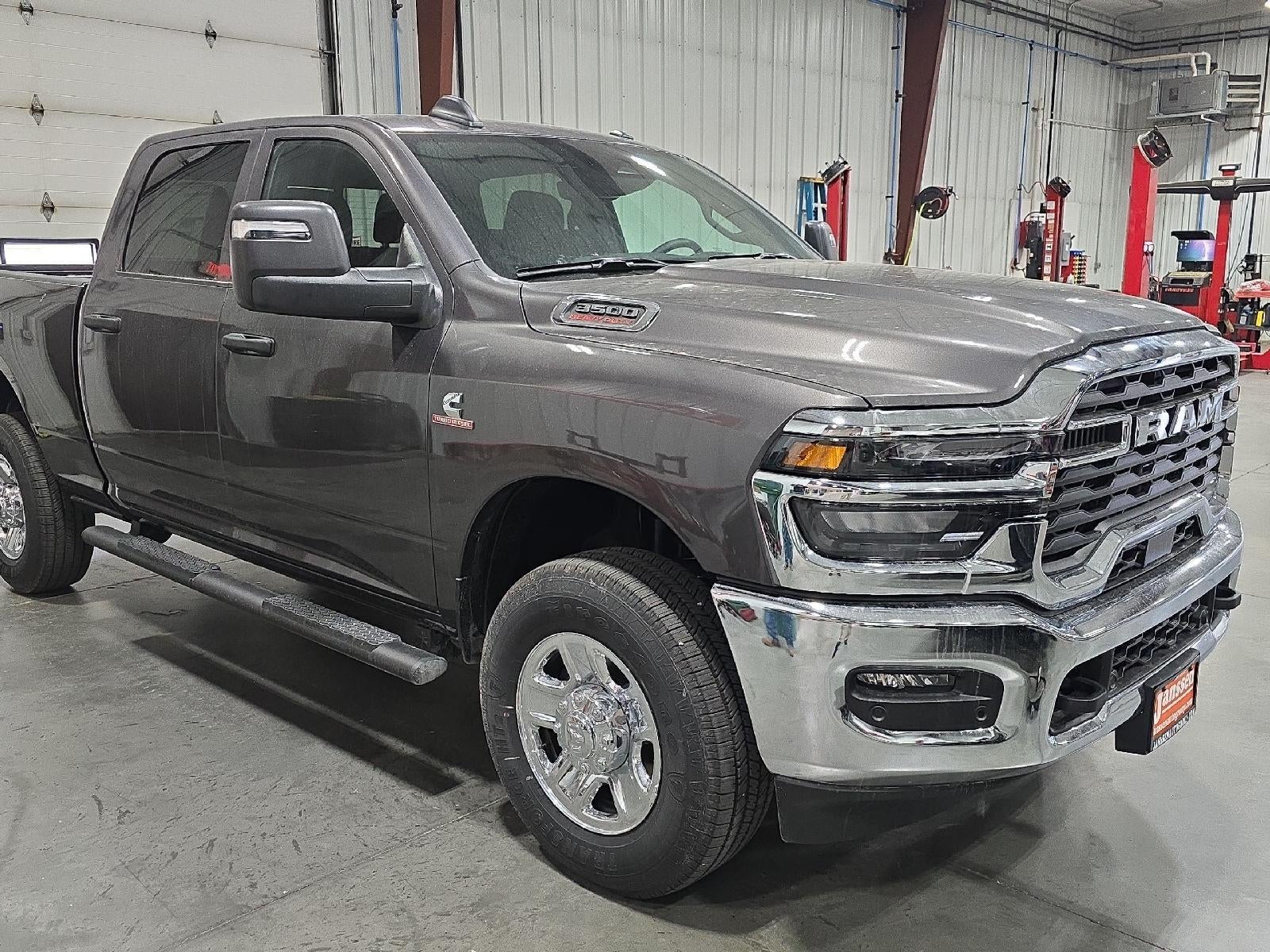 2026 RAM 3500 RAM 3500 TRADESMAN CREW CAB 4X4 6'4' BOX