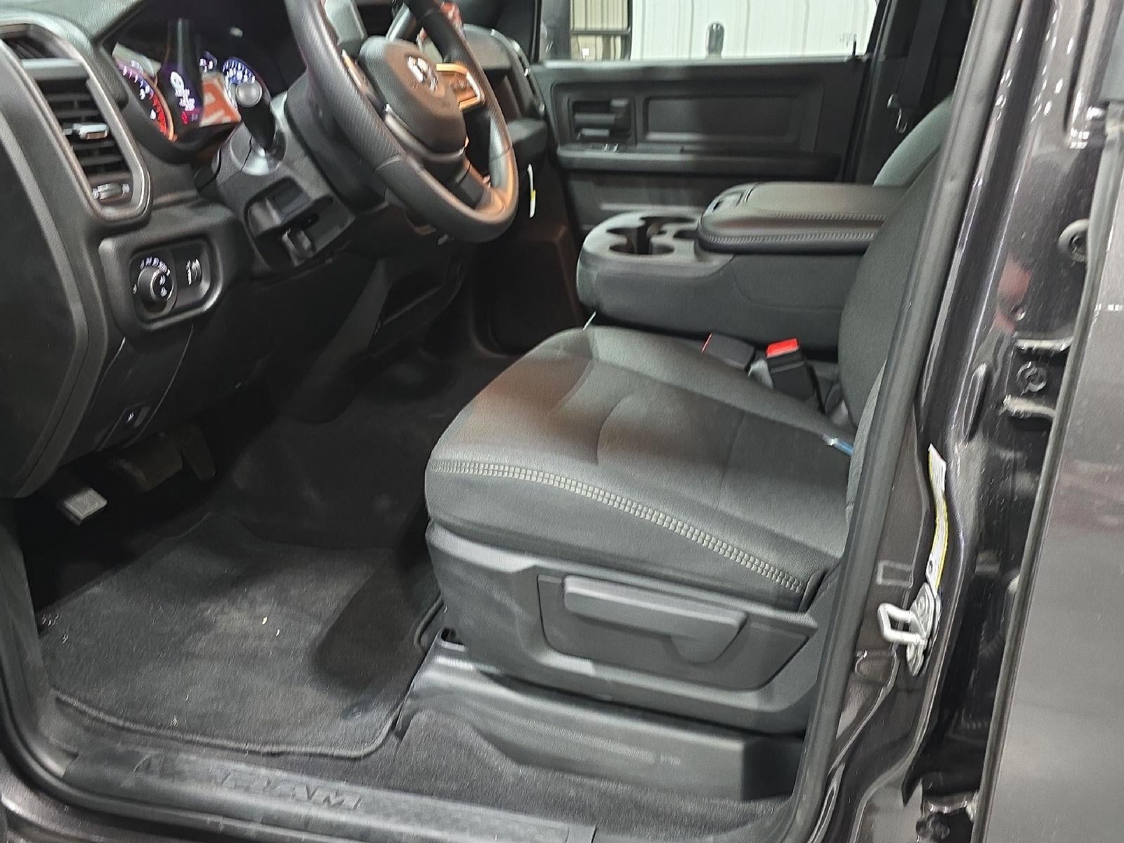 2026 RAM 3500 RAM 3500 TRADESMAN CREW CAB 4X4 6'4' BOX