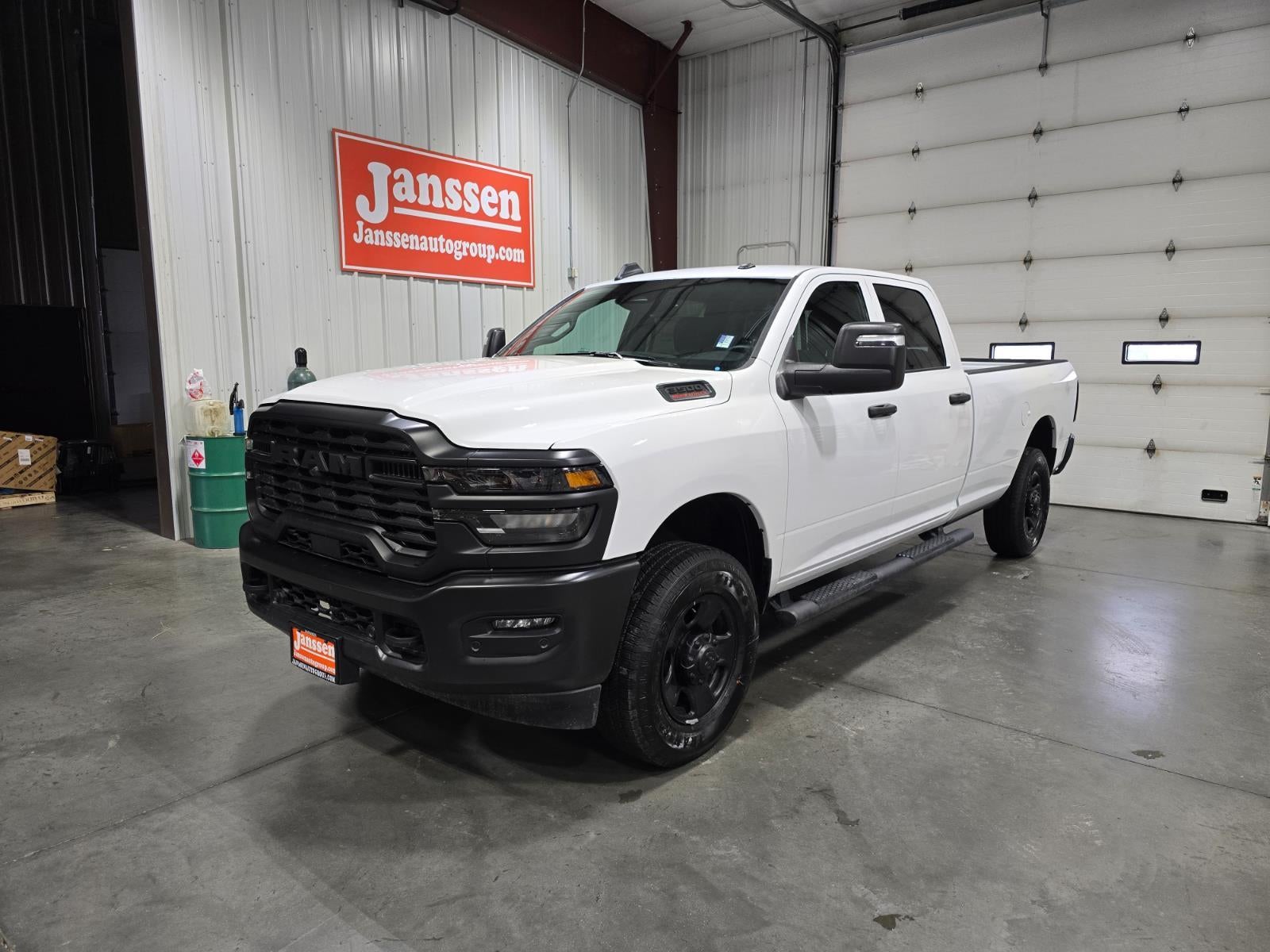 2026 RAM 3500 RAM 3500 TRADESMAN CREW CAB 4X4 8' BOX