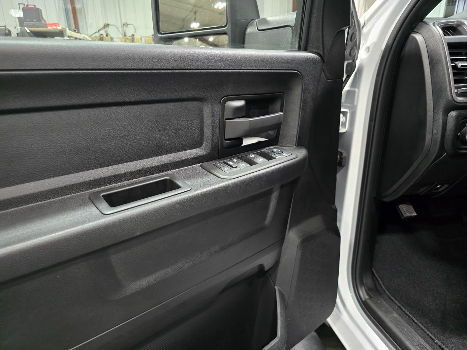 2026 RAM 3500 RAM 3500 TRADESMAN CREW CAB 4X4 8' BOX