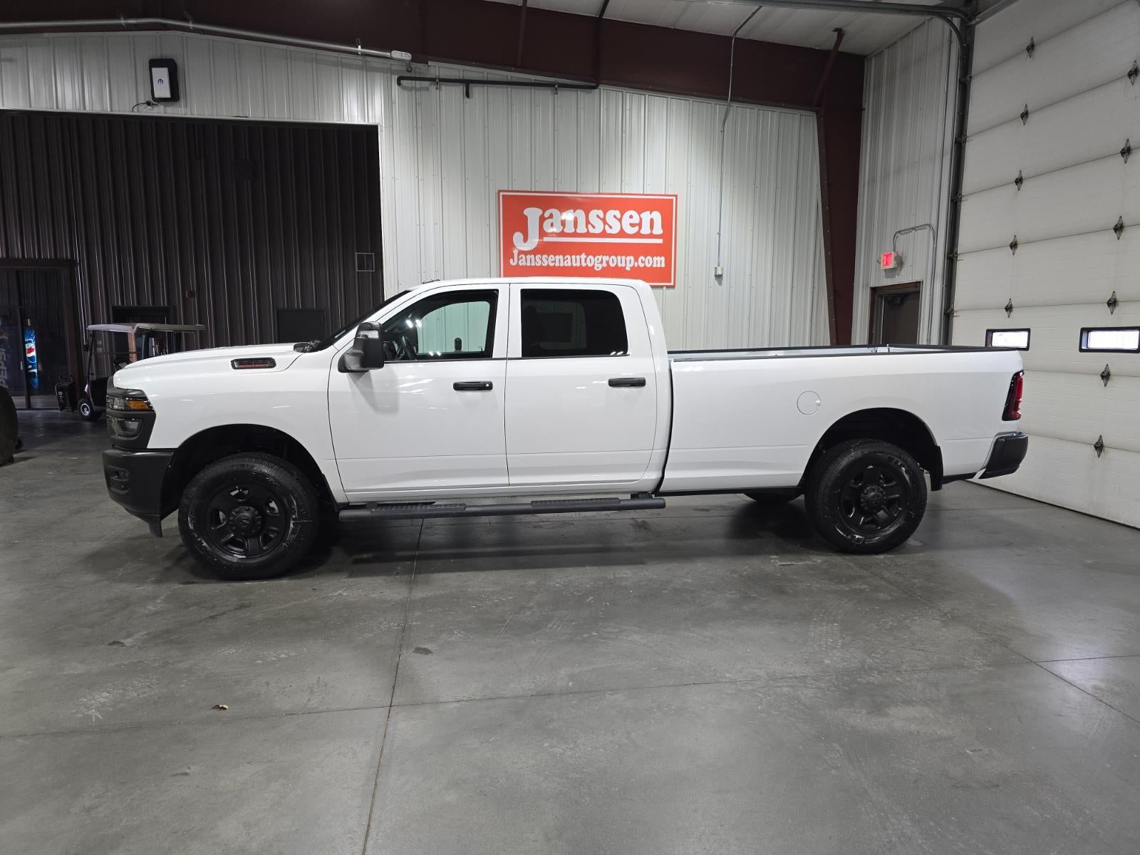 2026 RAM 3500 RAM 3500 TRADESMAN CREW CAB 4X4 8' BOX