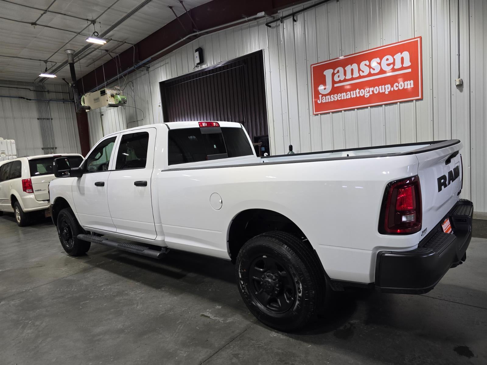 2026 RAM 3500 RAM 3500 TRADESMAN CREW CAB 4X4 8' BOX