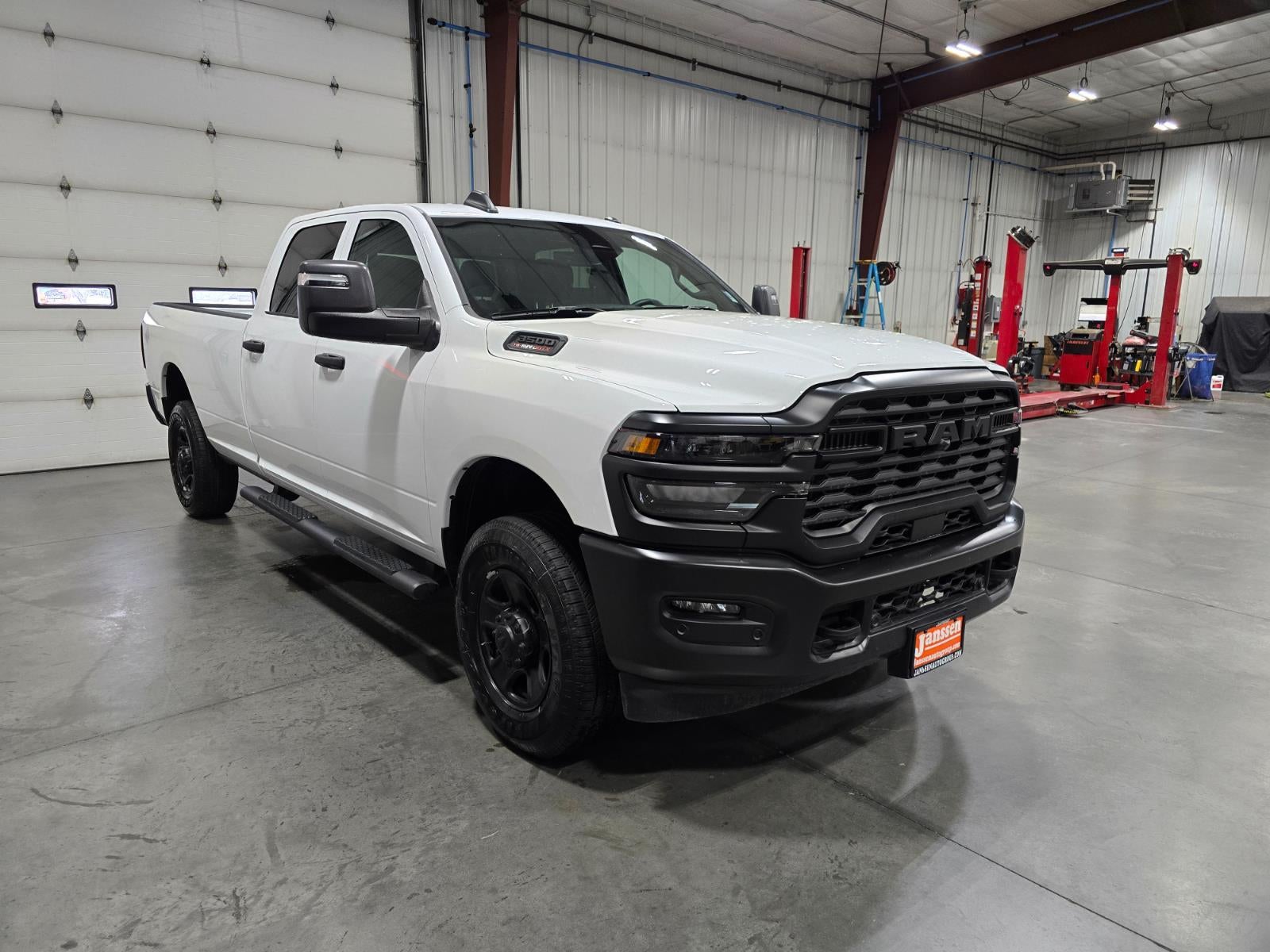 2026 RAM 3500 RAM 3500 TRADESMAN CREW CAB 4X4 8' BOX