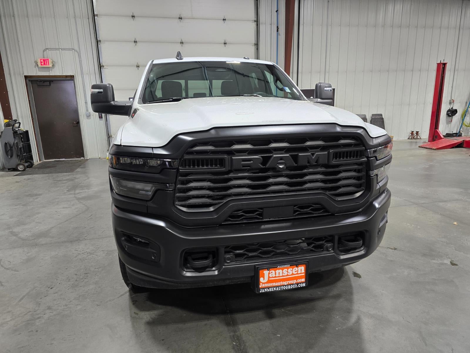 2026 RAM 3500 RAM 3500 TRADESMAN CREW CAB 4X4 8' BOX