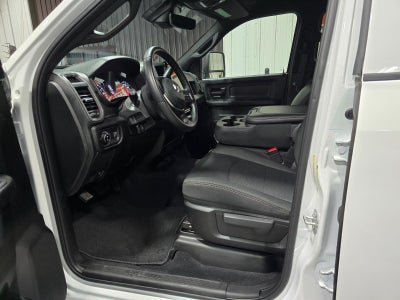 2026 RAM 3500 RAM 3500 TRADESMAN CREW CAB 4X4 8' BOX