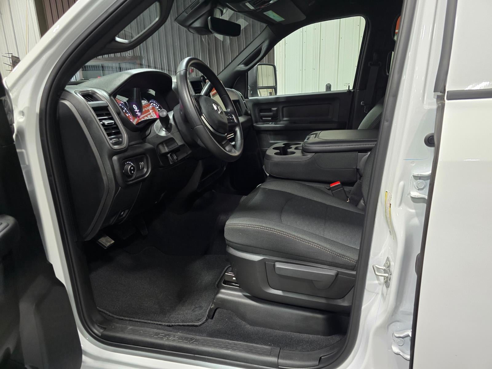 2026 RAM 3500 RAM 3500 TRADESMAN CREW CAB 4X4 8' BOX