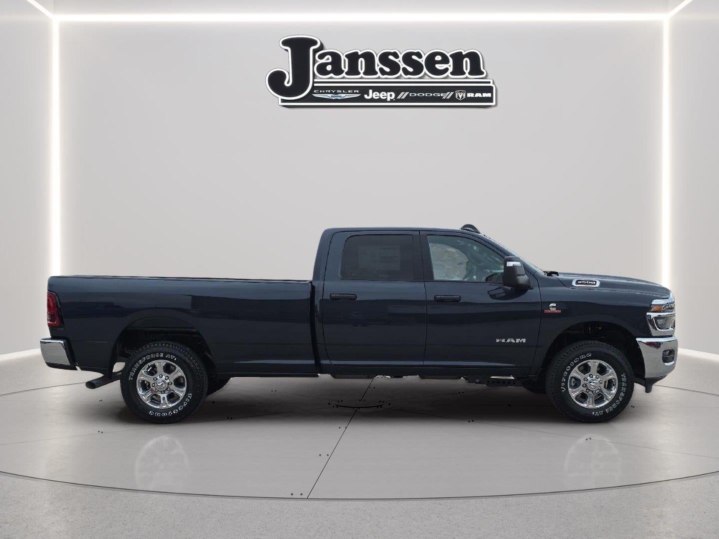 2027 RAM 3500 RAM 3500 BIG HORN CREW CAB 4X4 8' BOX