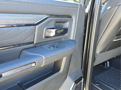 2027 RAM 3500 RAM 3500 LIMITED MEGA CAB 4X4 6'4' BOX