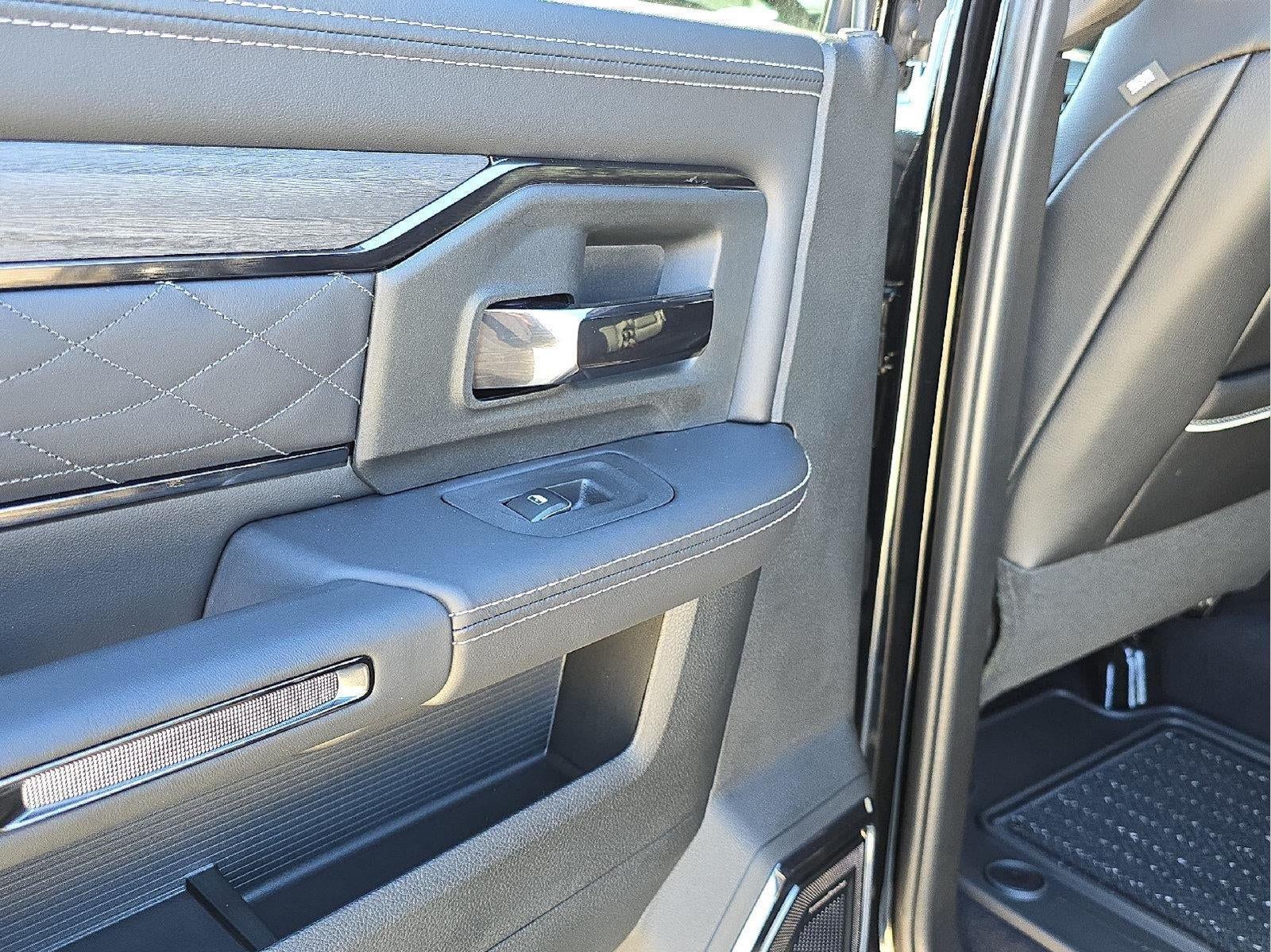 2027 RAM 3500 RAM 3500 LIMITED MEGA CAB 4X4 6'4' BOX