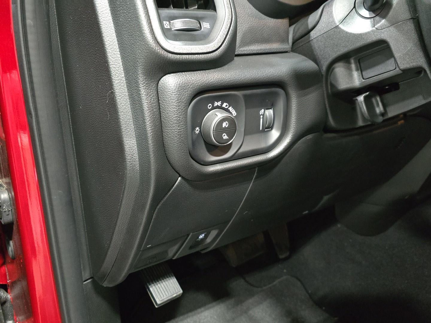 2026 RAM 2500 RAM 2500 BLACK EXPRESS CREW CAB 4X4 6'4' BOX