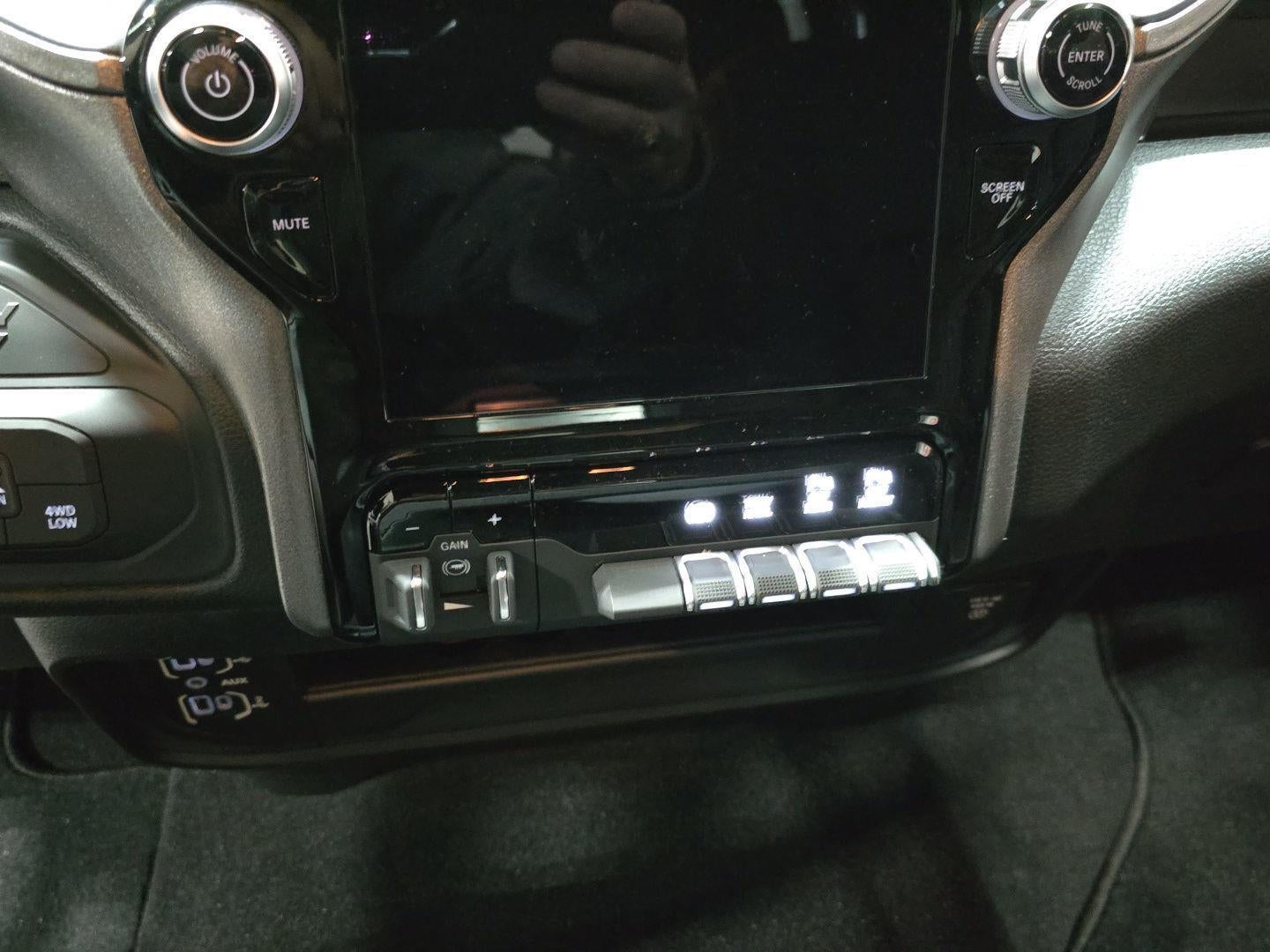 2026 RAM 2500 RAM 2500 BLACK EXPRESS CREW CAB 4X4 6'4' BOX