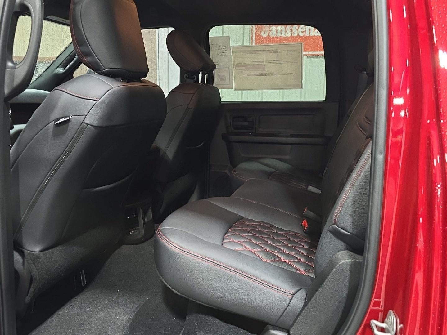 2026 RAM 2500 RAM 2500 BLACK EXPRESS CREW CAB 4X4 6'4' BOX