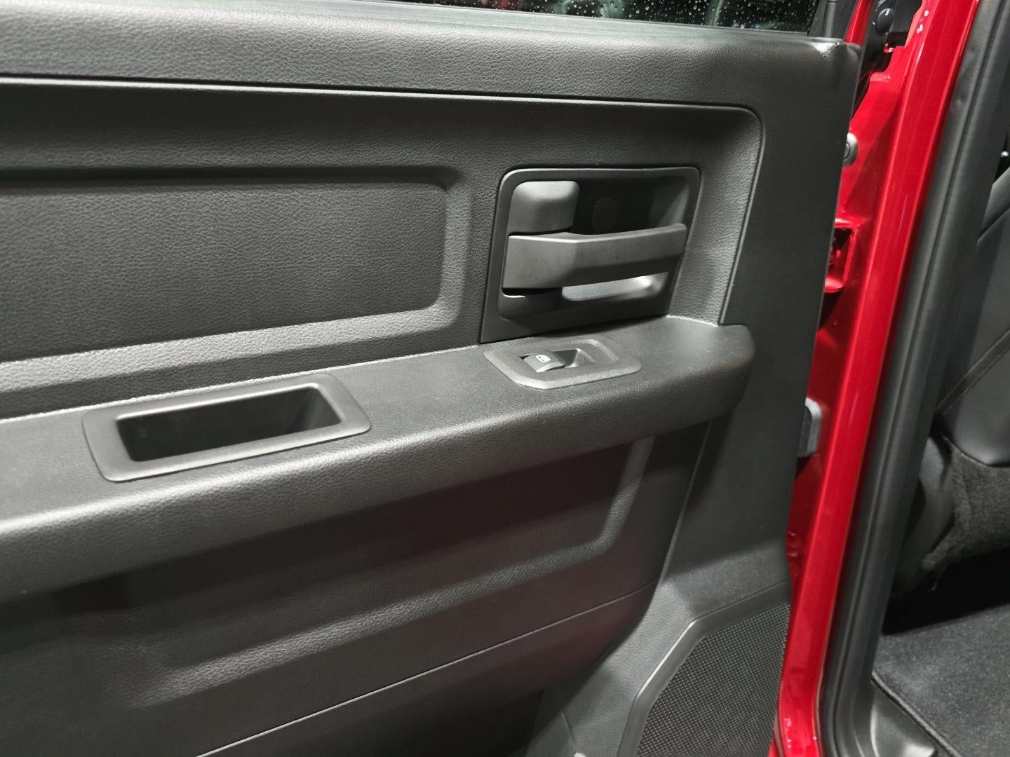 2026 RAM 2500 RAM 2500 BLACK EXPRESS CREW CAB 4X4 6'4' BOX