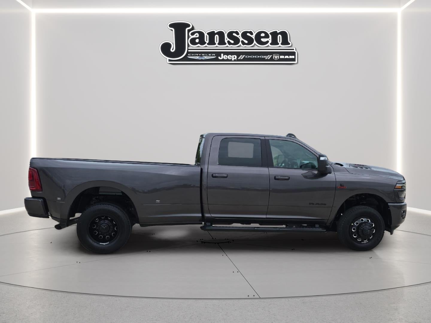 2026 RAM 3500 RAM 3500 LARAMIE CREW CAB 4X4 8' BOX